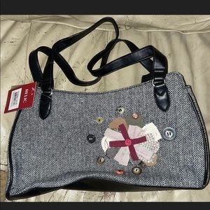 NWT relic black n gray purse! Buttons on front!